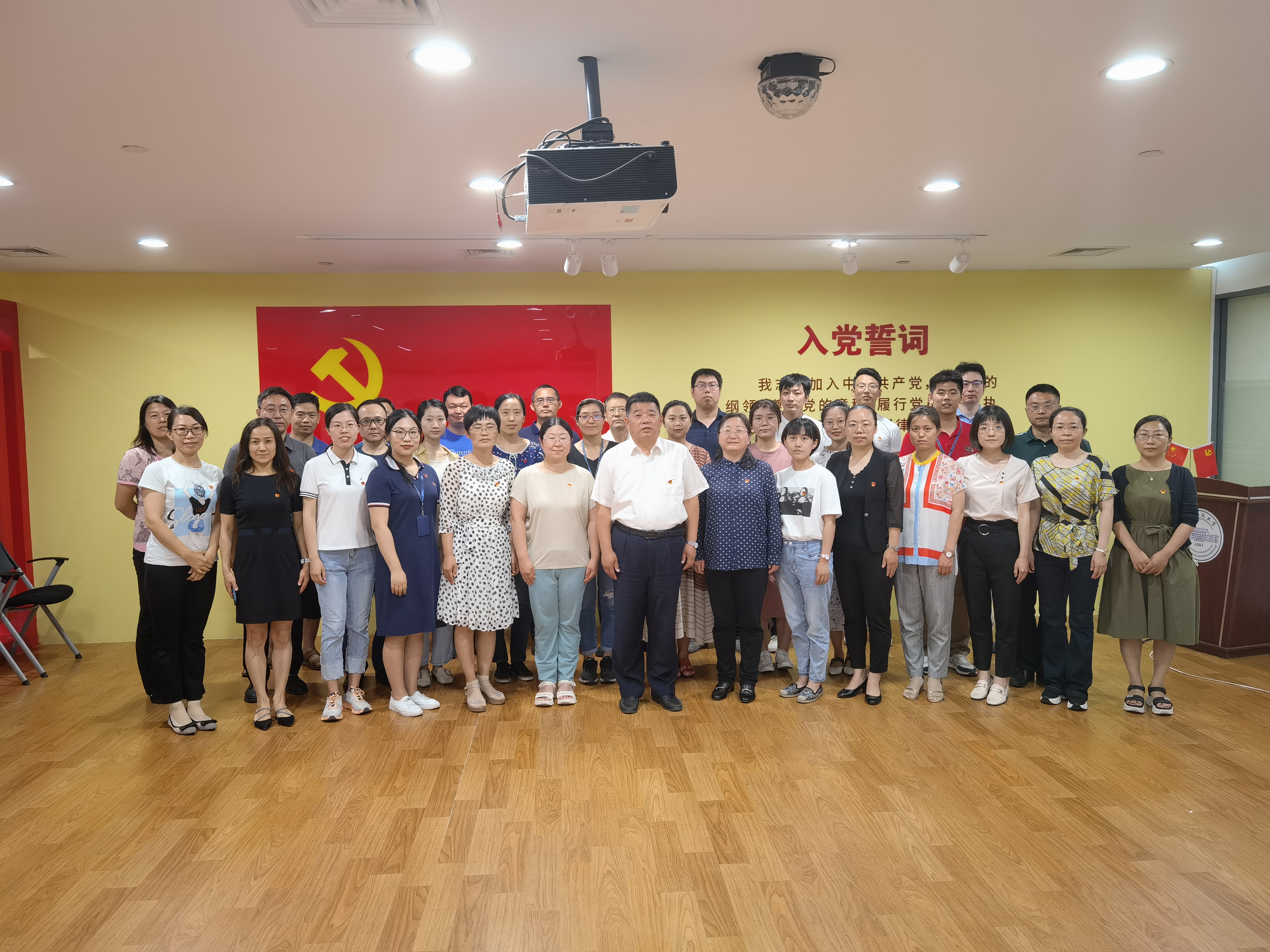 8e55d0ac1c204403b80e0b2440440125.jpg 8e55d0ac1c204403b80e0b2440440125.jpg